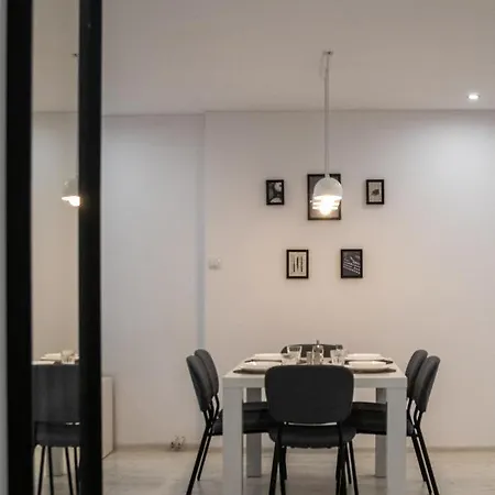 Super Central Sienna Street Apartment