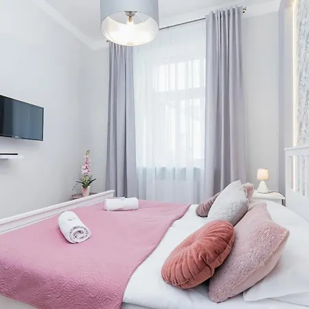 Comfy Cracow By Renters Apartment