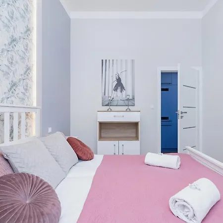 Comfy Cracow By Renters * Krakow