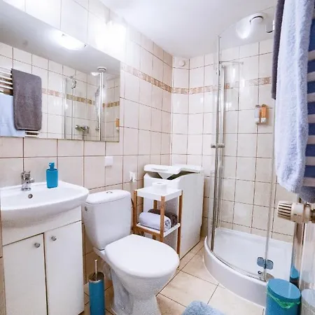 Quiet & Comfortable Old Апартаменты