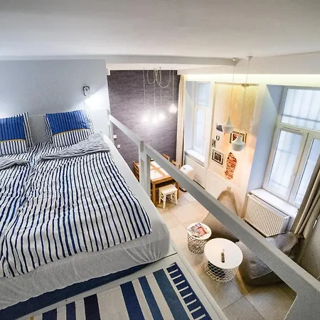 Апартаменты Quiet & Comfortable Old *