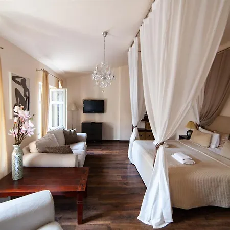 Apartment Lounge *