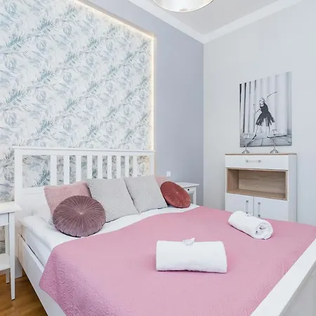 Comfy Cracow By Renters Apartment *