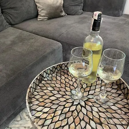 Secret Garden - Wonderful City Centre - Ground Floor - Quiet Location Apartmán *