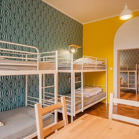 Atlantis Hostel *