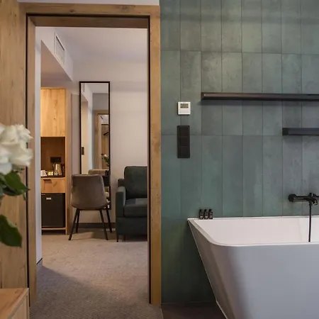 Alexander Hotel 3*