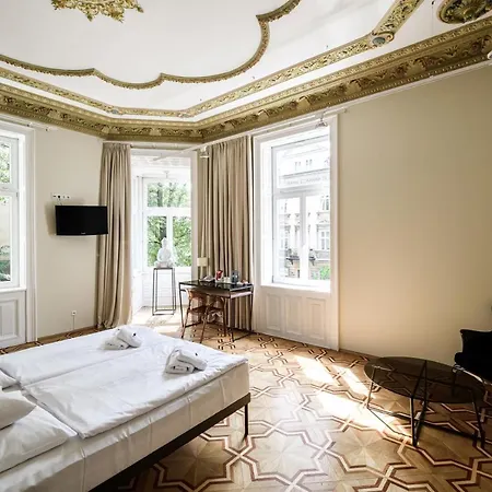 Home Aparthotel 4*