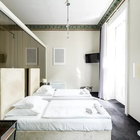 Home Aparthotel 4*