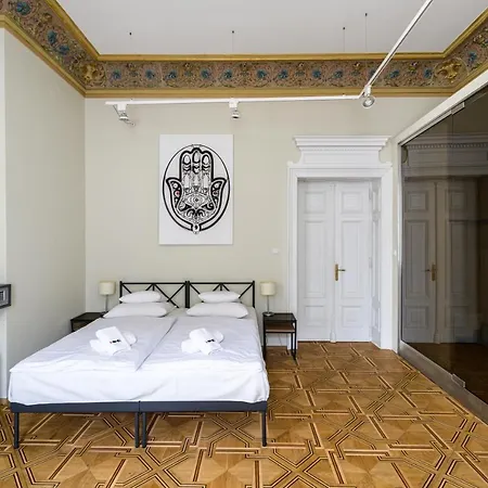 Home Aparthotel 4*