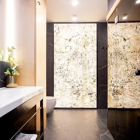 Jacuzzi Main Square Appartement *