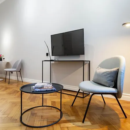 Nola Apartment *
