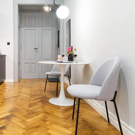 Nola Apartment