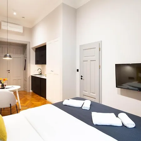 Nola Apartment