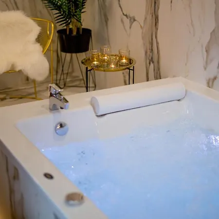 Jacuzzi Main Square Appartement