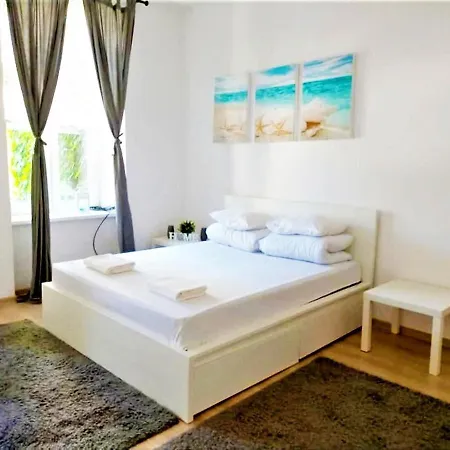 Apartment Bright Josefa For Two Krakow