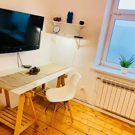Apartament In Ivy Covered House, Near Old Town *