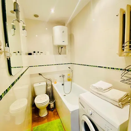 Apartament In Ivy Covered House, Near Old Town