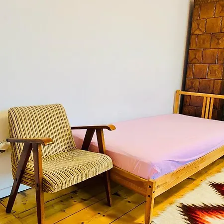 Apartament In Ivy Covered House, Near Old Town *