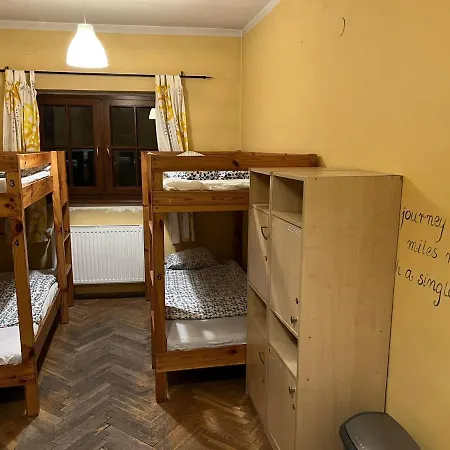 50 People Bis Apartment *