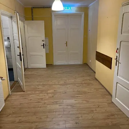 50 People Bis Apartment