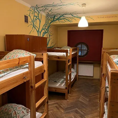 Apartment 50 People Bis *