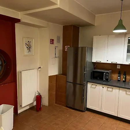 Apartment 50 People Bis *