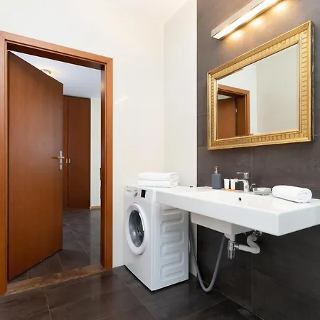 Cracow Pilotow Cosy With Free Parking By Renters Apartment