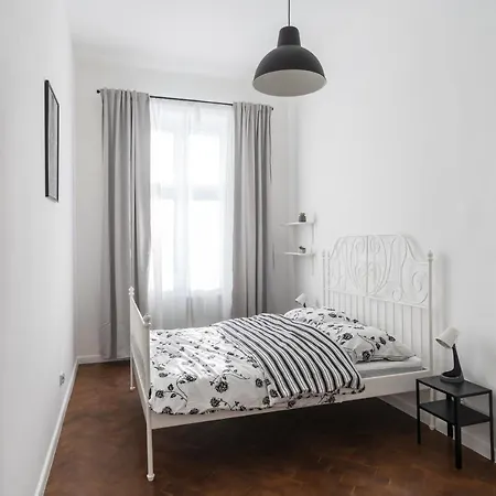 Podzamcze 24 *