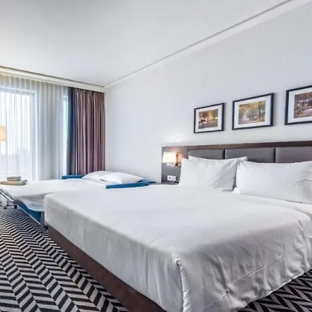 Otel Hilton Garden Airport 4*