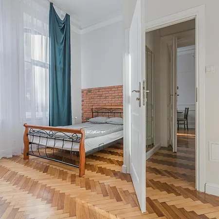 Royal Apartment *