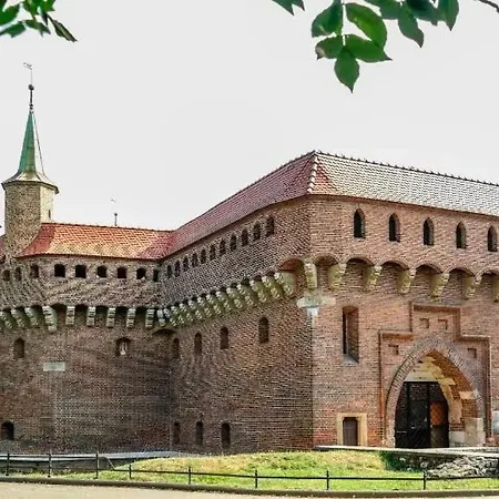 Amen Curie 8 Krakow