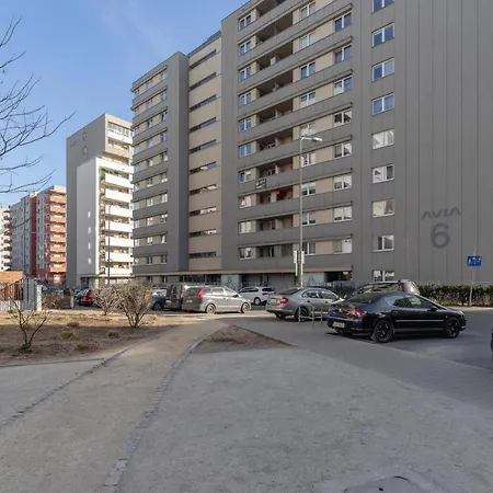 Avia Three Bedroom Two Balcony Ac & Parking By Renters Apartmán