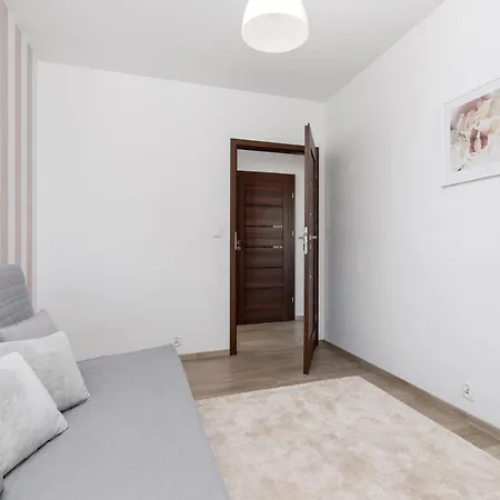 Avia Three Bedroom Two Balcony Ac & Parking By Renters Krakov