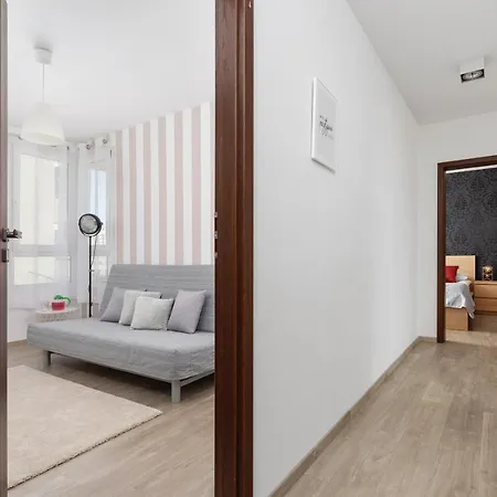 Avia Three Bedroom Two Balcony Ac & Parking By Renters Apartmán *