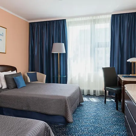 Otel Crown Piast &