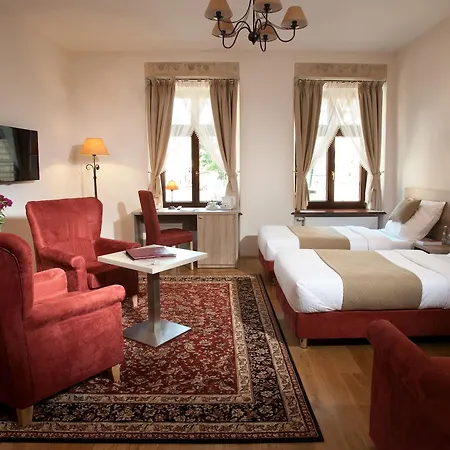 Hotel Santi