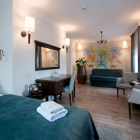 Ester Hotel