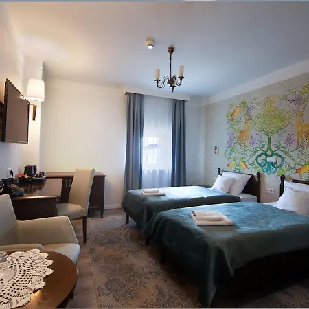 Ester Hotel