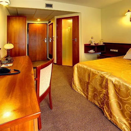 Great Polonia Conrad Otel 4*
