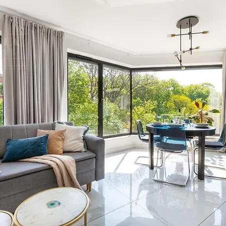 Modern View Of Planty Park Appartement Cracovie