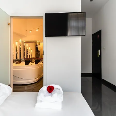 Komorowski Luxury Guest