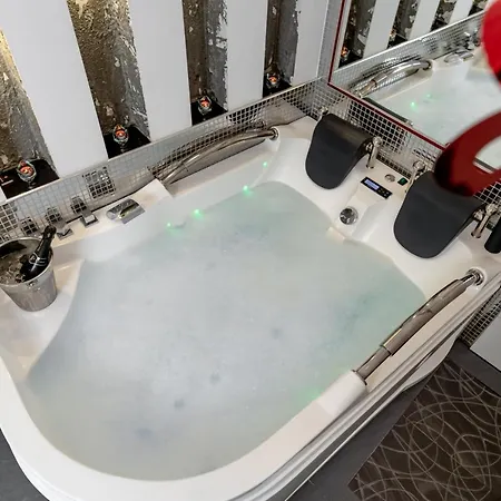 Aparthotel Komorowski Luxury Guest 4*