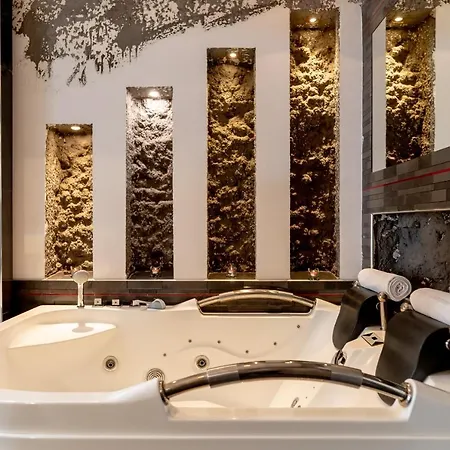Komorowski Luxury Guest Aparthotel 4*