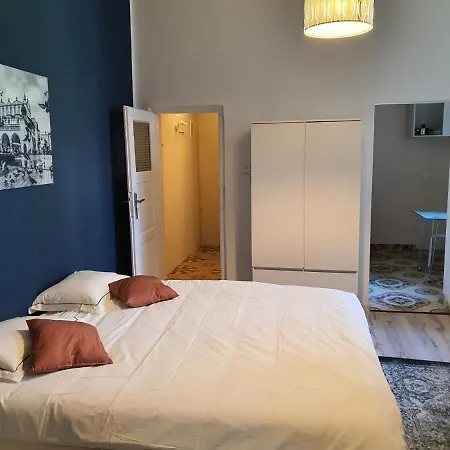 Apartment Amen Curie 8