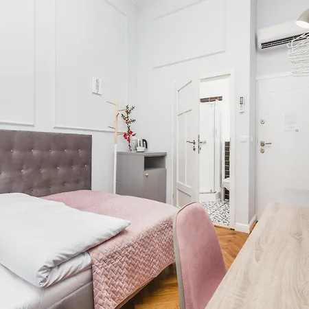 아파트 Traveler's Choice - Old Town - By Upstairs