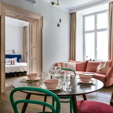 Fragola Old Town Apartment