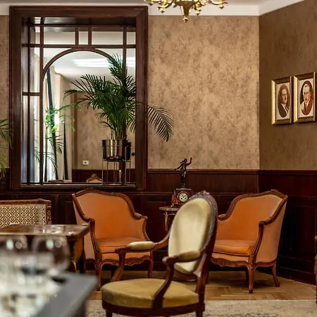 Otel H15 Francuski Old Town - Destigo