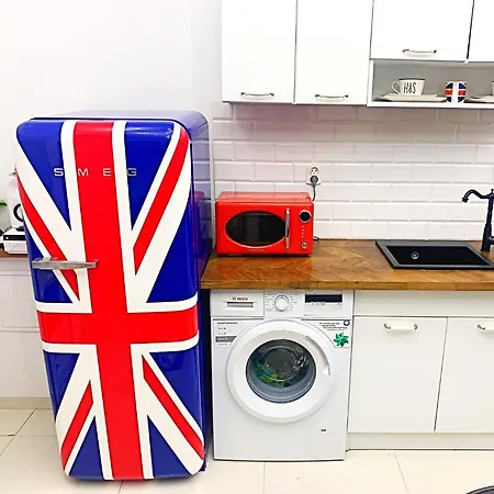 London Apartment *