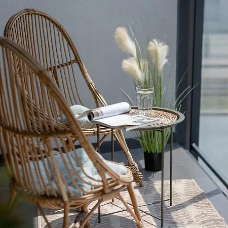 With Balcony & Parking Mogilska By Renters Prestige Appartamento Cracovia