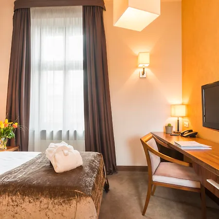 Hotel Unicus Old Town - Destigo 4*